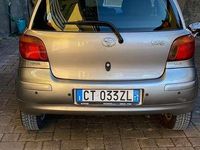 Usata Toyota Yaris 65 CV (47 kW) 2005 Argento Utilitaria