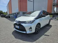 Usata Toyota Yaris Hybrid Edition 73 CV (53 kW) 2016 Argento Berlina