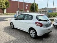 Usata Peugeot 208 Active 91 CV (66 kW) 2015 Bianco Utilitaria