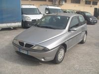 Usata Lancia Ypsilon 60 CV (44 kW) 1999 Grigio Utilitaria