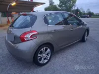 Usata Peugeot 208 Allure 82 CV (60 kW) 2012 Marrone Utilitaria