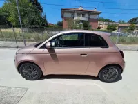Usata Fiat 500e Icon 42 kW (58 CV) 2022 Lilla Utilitaria
