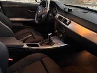 Begagnad BMW 320 177 HK (130 kW) 2009 Grå Sedan