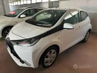 Usata Toyota Aygo Cool 69 CV (50 kW) 2018 Bianco Utilitaria