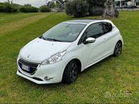 Usata Peugeot 208 Allure 68 CV (50 kW) 2013 Bianco Utilitaria