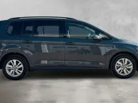Gebraucht VW Touran Comfortline 150 PS (110 kW) 2024 Grau Van / Kleinbus