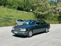Usata Mercedes E200 136 CV (100 kW) 1993 Verde Berlina