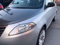 Usado Lancia Ypsilon Silver 95 HP (69 kW) 2015 Prateado Citadino