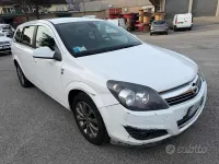Usata Opel Astra Edition 110 CV (80 kW) 2010 Bianco Station wagon