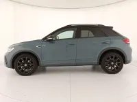 Usata VW T-Roc R-line 150 CV (110 kW) 2023 Petroleum blue metallizzato nero SUV