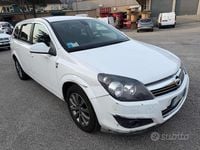 Usata Opel Astra 110 CV (80 kW) 2010 Bianco Station wagon