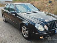 Usata Mercedes E220 150 CV (110 kW) 2003 Nero Berlina