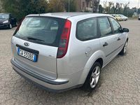 Begagnad Ford Focus S 90 HK (66 kW) 2005 Grå Kombi