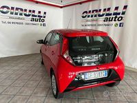 Usata Toyota Aygo Connect Style 72 CV (52 kW) 2021 Rosso pastello Utilitaria