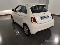 Używany Fiat 500e La Prima 42 kW (58 KM) 2025 Biały Sedan/Limuzyna