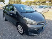 Usata Toyota Yaris 69 CV (50 kW) 2012 Grigio Utilitaria