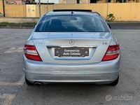 Usata Mercedes C220 Elegance 170 CV (125 kW) 2009 Grigio Berlina