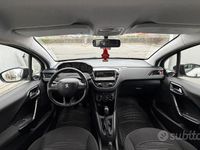 Usata Peugeot 208 68 CV (50 kW) 2013 Bianco Utilitaria