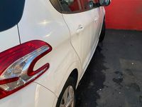 Usata Peugeot 208 Active 92 CV (67 kW) 2013 Bianco Utilitaria