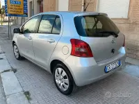 Usata Toyota Yaris Sol 69 CV (50 kW) 2007 Grigio Utilitaria