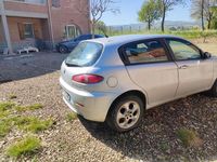 Begagnad Alfa Romeo 147 Distinctive 105 HK (77 kW) 2007 Silver Halvkombi