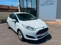 Usata Ford Fiesta Titanium 75 CV (55 kW) 2014 Bianco Utilitaria