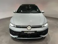 Usata VW Golf VIII R-line Plus 116 CV (85 kW) 2025 Ice blu Berlina