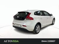 Usata Volvo V40 Momentum 120 CV (88 kW) 2018 Vari colori / pastello Berlina
