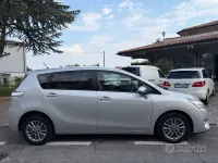 Usata Toyota Verso Active 111 CV (81 kW) 2017 Grigio Monovolume