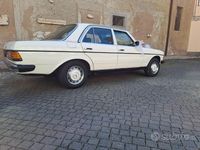 Usata Mercedes 240 72 CV (52 kW) 1981 Bianco Berlina