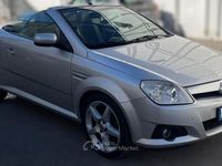 Usata Opel Tigra Sport 90 CV (66 kW) 2007 Argento metallizzato Cabrio