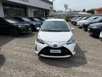 Usata Toyota Yaris Hybrid Active 73 CV (53 kW) 2018 Bianco Berlina