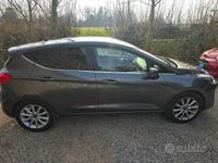 Usata Ford Fiesta Titanium 86 CV (63 kW) 2018 Grigio Utilitaria