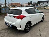 Second-hand Toyota Auris 90 CP (66 kW) 2015 Alb Hatchback