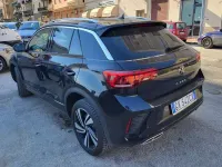 Usata VW T-Roc R-line 150 CV (110 kW) 2024 Nero SUV