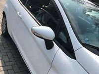 Usata Ford Fiesta Titanium 73 CV (53 kW) 2011 Bianco Utilitaria