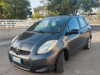Usata Toyota Yaris 90 CV (66 kW) 2011 Grigio Utilitaria