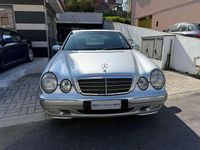 Usata Mercedes E270 Avantgarde 170 CV (125 kW) 2002 Argento Berlina