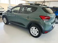 Usata Dacia Sandero Expression 101 CV (74 kW) 2024 Verde Berlina