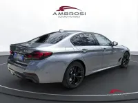Usata BMW 545e M Sport 394 CV (289 kW) 2022 Grigio Berlina
