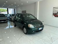 Usata Toyota Yaris Luna 86 CV (63 kW) 2002 Verde Berlina