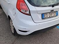 Usata Ford Fiesta 75 CV (55 kW) 2013 Bianco Berlina