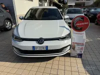 Usata VW Golf VIII Life 110 CV (80 kW) 2023 Grigio Berlina