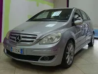 Usata Mercedes B200 140 CV (102 kW) 2008 Grigio Monovolume