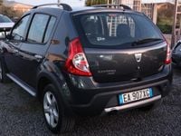 Usata Dacia Sandero Stepway 70 CV (51 kW) 2010 Grigio Utilitaria