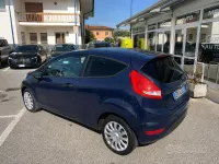 Usata Ford Fiesta 71 CV (52 kW) 2012 Bluazzurro Berlina