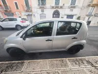 Usata Daihatsu Sirion 69 CV (50 kW) 2005 Grigio Utilitaria