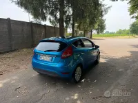 Usata Ford Fiesta Titanium 97 CV (71 kW) 2010 Blu Berlina
