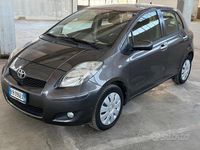 Usata Toyota Yaris 100 CV (73 kW) 2010 Grigio Berlina