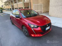 Usata Peugeot 208 Allure 75 CV (55 kW) 2022 Rosso Utilitaria